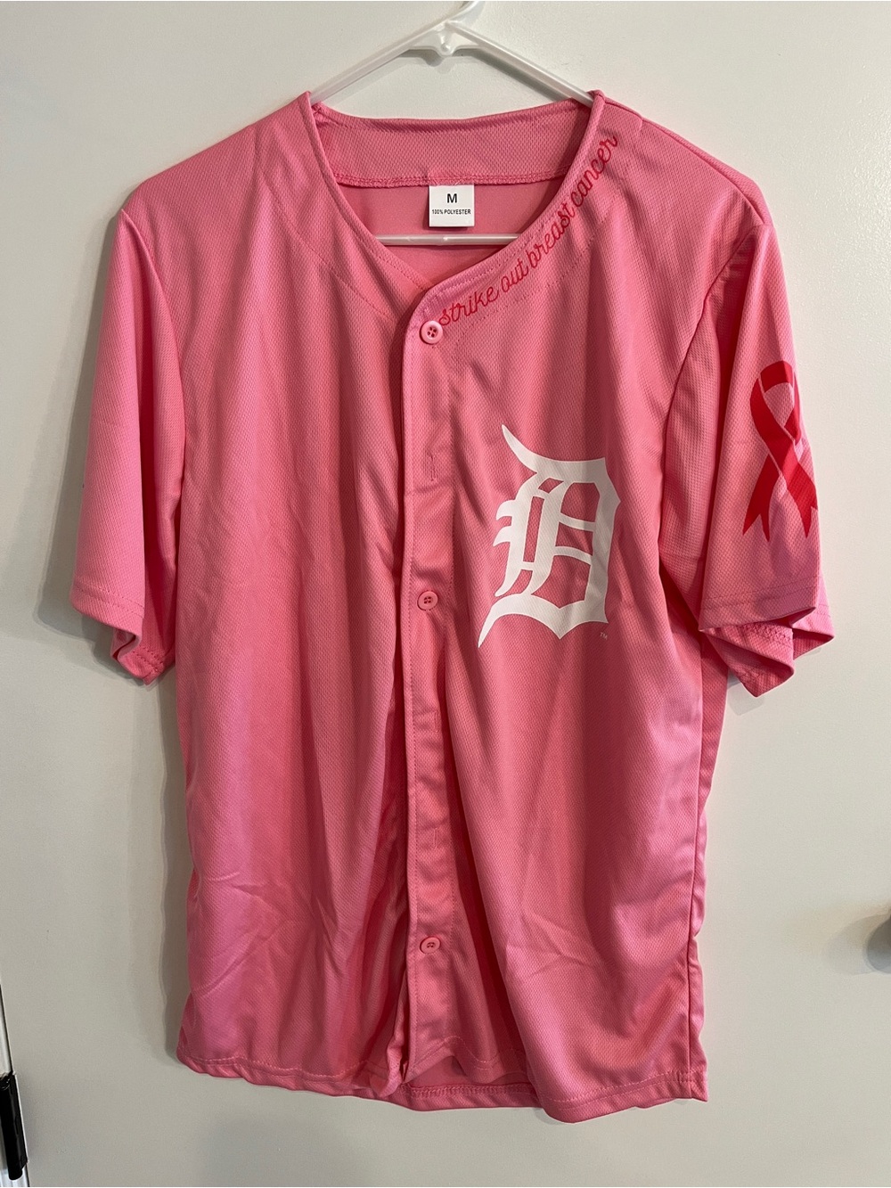 Women’s size medium Detroit Tigers Breast Cancer Awareness Jersey